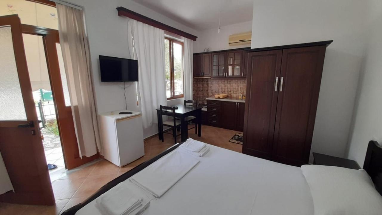 Vita Apartment - Spacious Garden And Balcony 5 Min To Beach & Center Ксамил Экстерьер фото