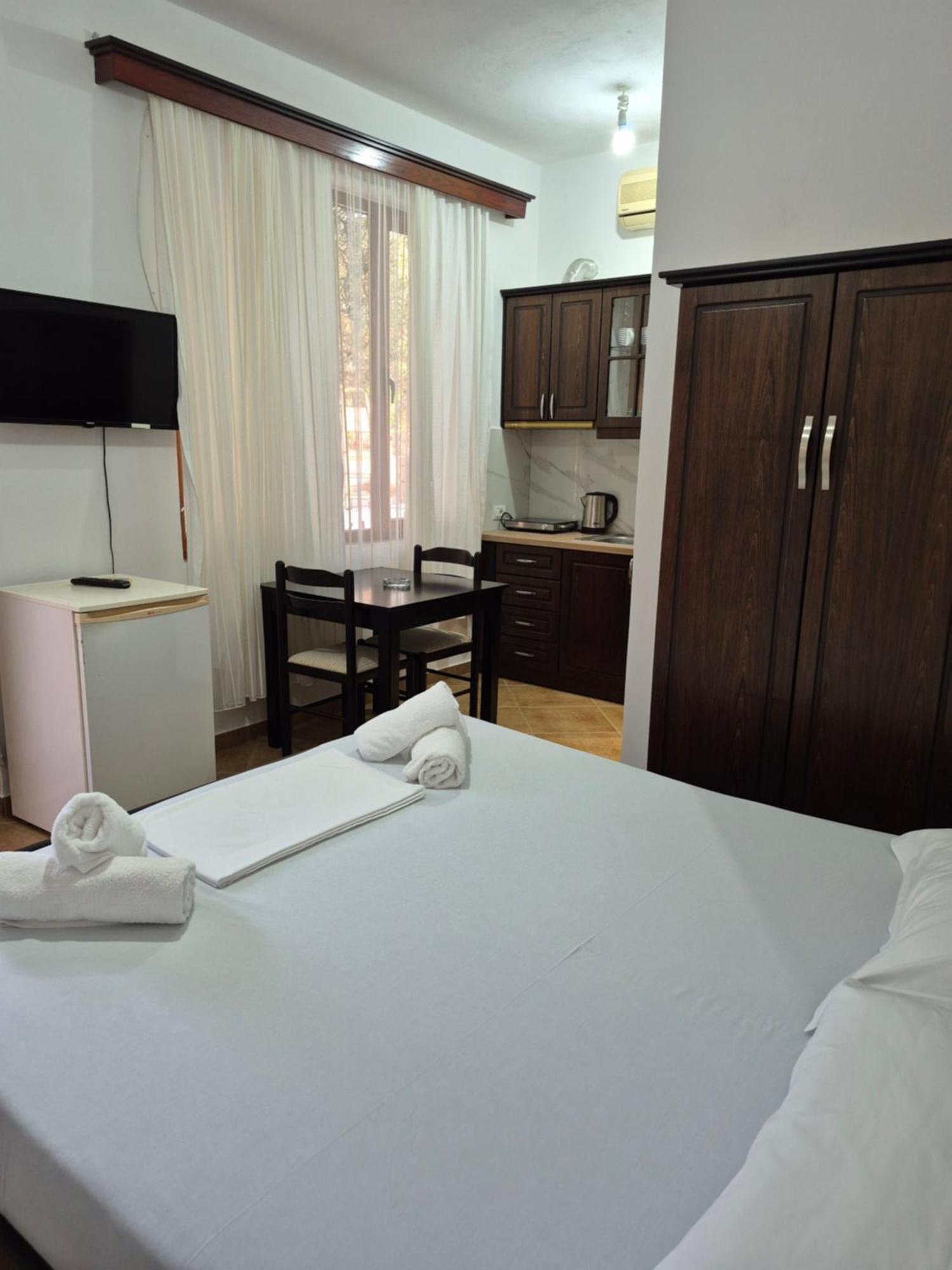 Vita Apartment - Spacious Garden And Balcony 5 Min To Beach & Center Ксамил Экстерьер фото