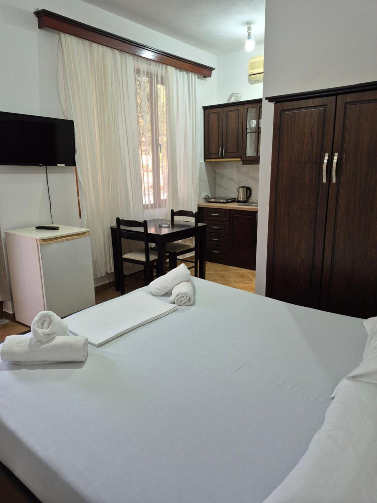 Vita Apartment - Spacious Garden And Balcony 5 Min To Beach & Center Ксамил Экстерьер фото