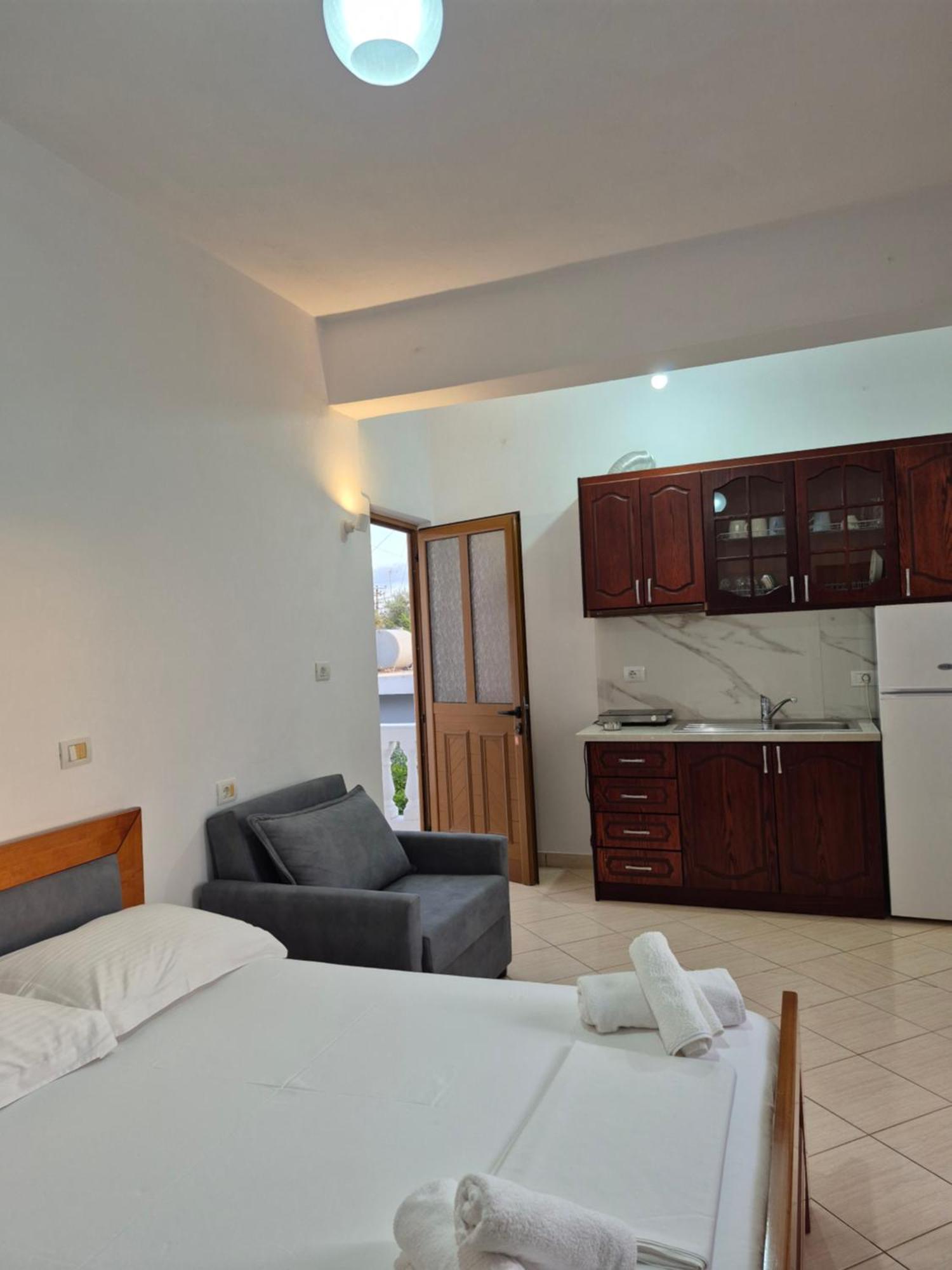 Vita Apartment - Spacious Garden And Balcony 5 Min To Beach & Center Ксамил Экстерьер фото