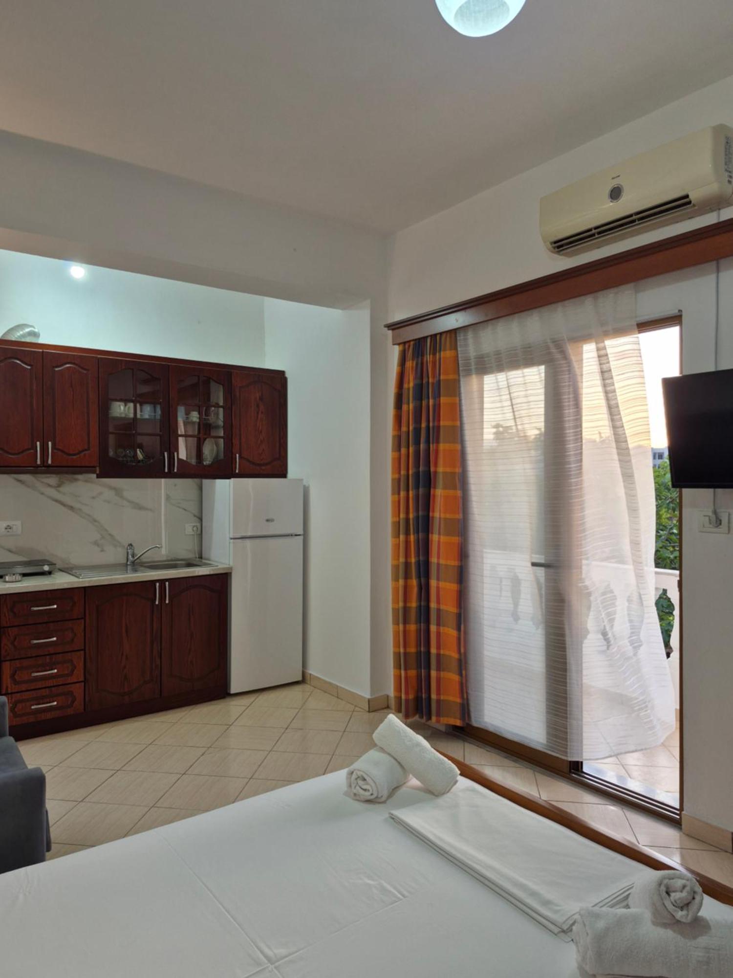 Vita Apartment - Spacious Garden And Balcony 5 Min To Beach & Center Ксамил Экстерьер фото